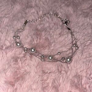 Chic Silver Pearl Bracelet